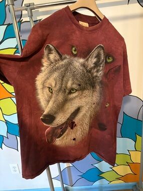 “The mountain” wolf tee
